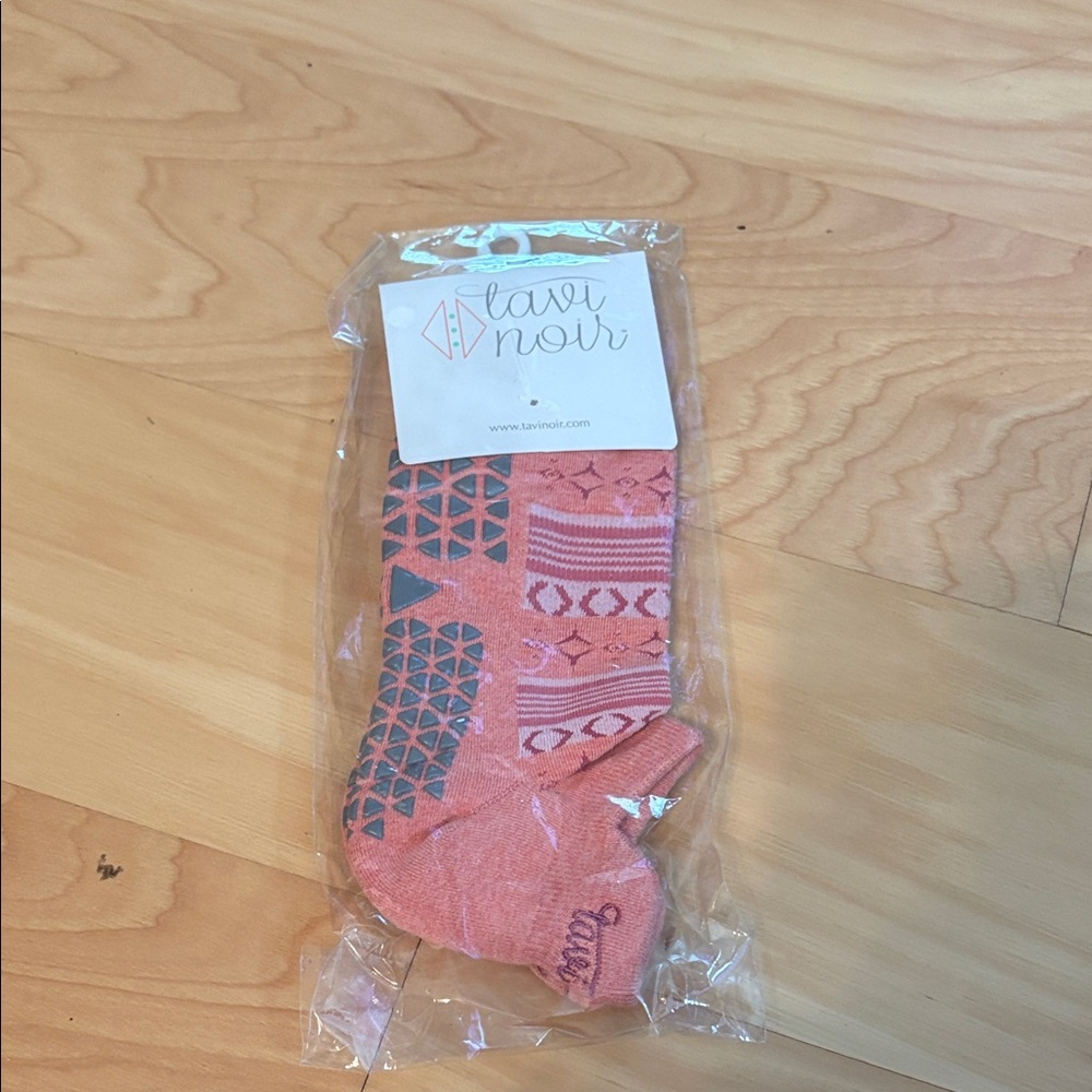 Lavi Noir Women's Grip Socks - Pink/peach. Size medium